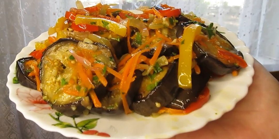 Какие же они вкусные, никто не устоит. Самое вкусное, что можно приготовить из баклажанов. Готовлю их снова и снова.