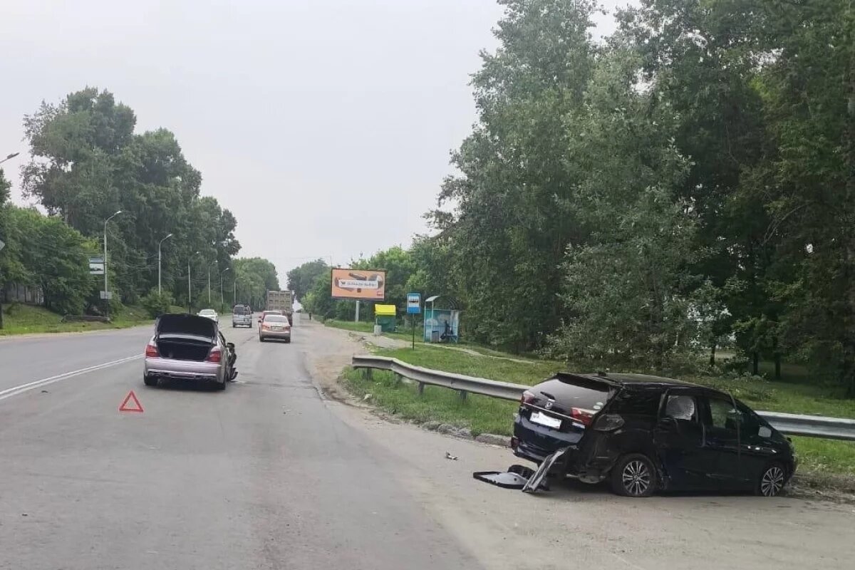    В Хабаровске водитель Honda устроил ДТП и выронил ребёнка 6 лет из машины