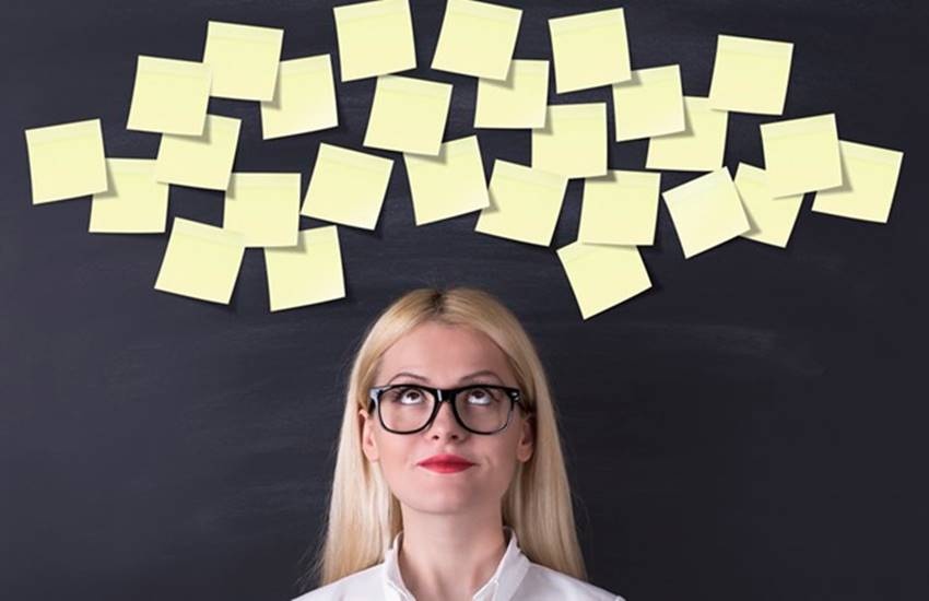 На лицевой стороне - логин, на обратной - пароль