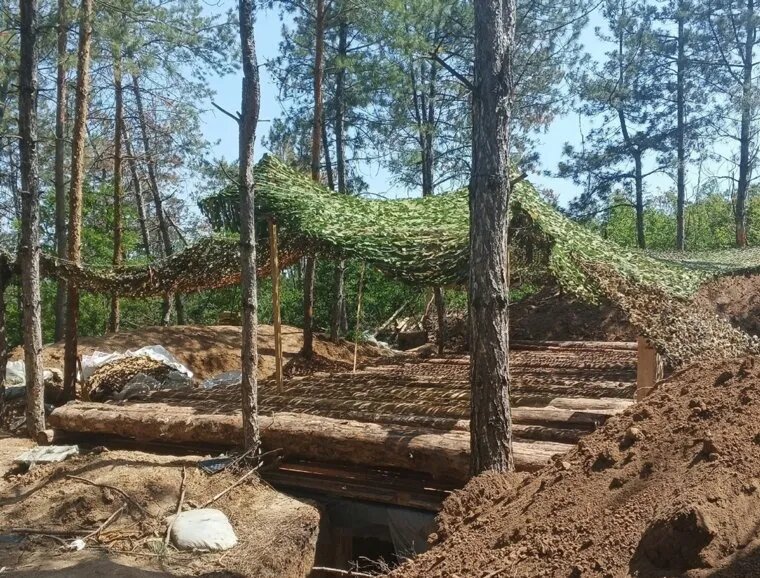 Кабинет стоматолога строится в полевых условиях. Фото: альбом Евгения Чепурина