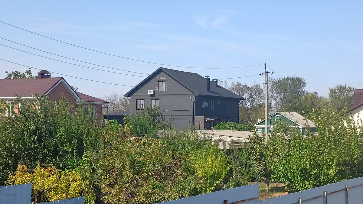 Мрачный для меня домик... Некоторым, наоборот, нравится .