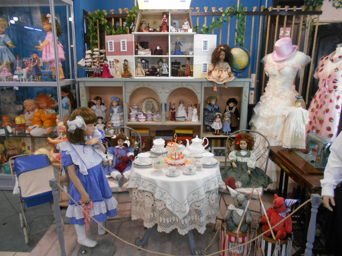 Lovely Dolls. Фото (С) Илона Якимова 2024 