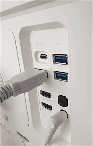 Может ли служить разъем USB Type-C на мониторе в качестве входа для передачи изображения? На некоторых мониторах этот разъем предназначен только для подключения портов USB на самом мониторе, чтобы использовать их как USB-хаб. Эту информацию также обычно можно найти на странице с техническими характеристиками вашей модели монитора на сайте производителя.