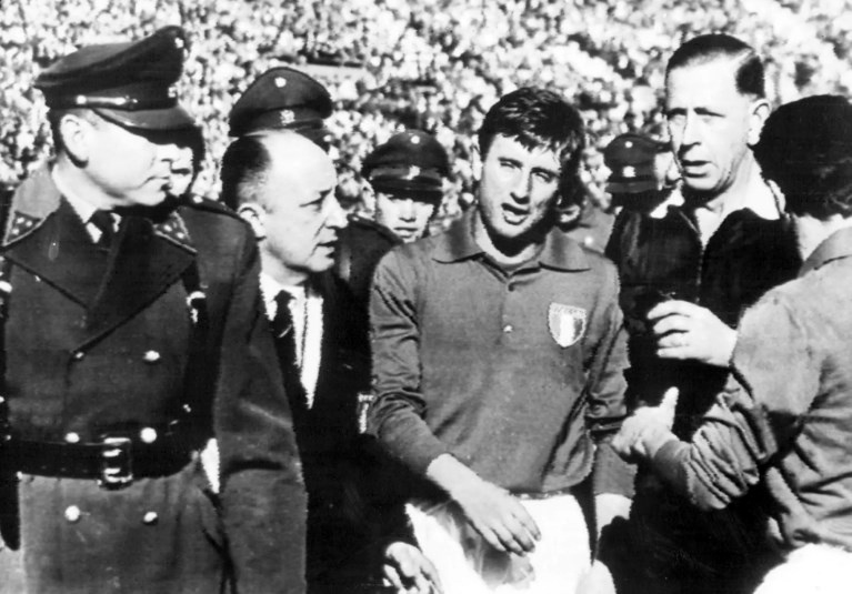 Итальянец Джорджо Ферринибыл удалён с полякарабинерами из Чили