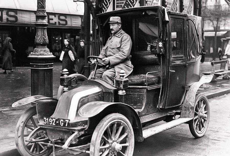 Такси. Renault AG-1 (Источник: gruzovikpress.ru)