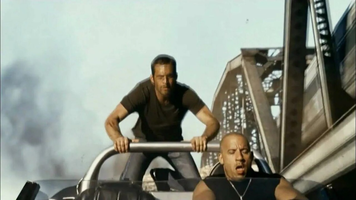 Кадр из американского кино Томпсона «Форсаж» 