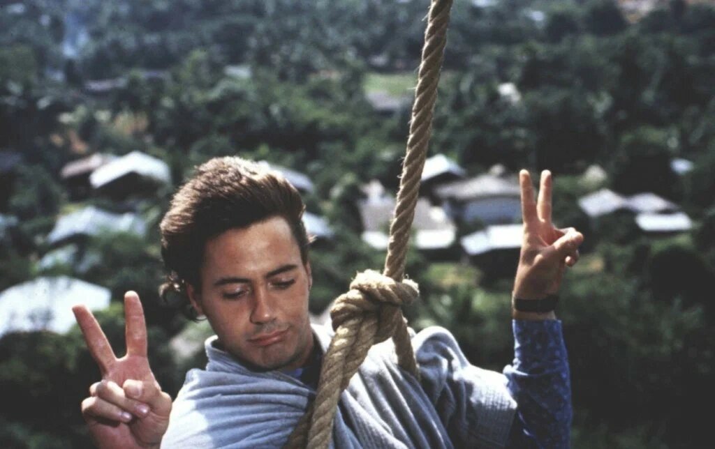 Кадр из голливудского фильма Споттисвуда «Эйр Америка» 