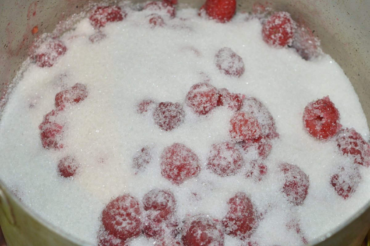 Малиновое варенье с сахаром. Шаг 2.