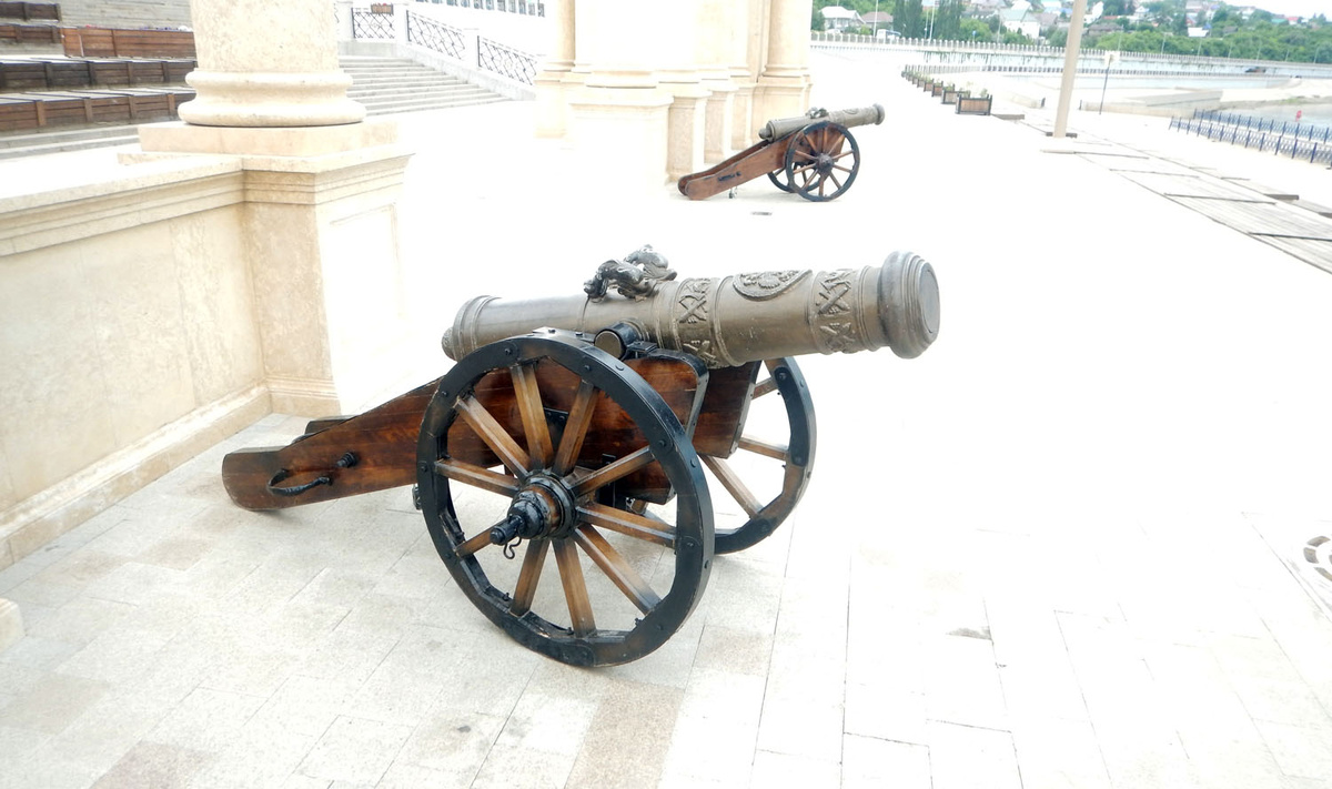 Арт-объект "пушки". Уфа, пристань, район Монумента Дружбы