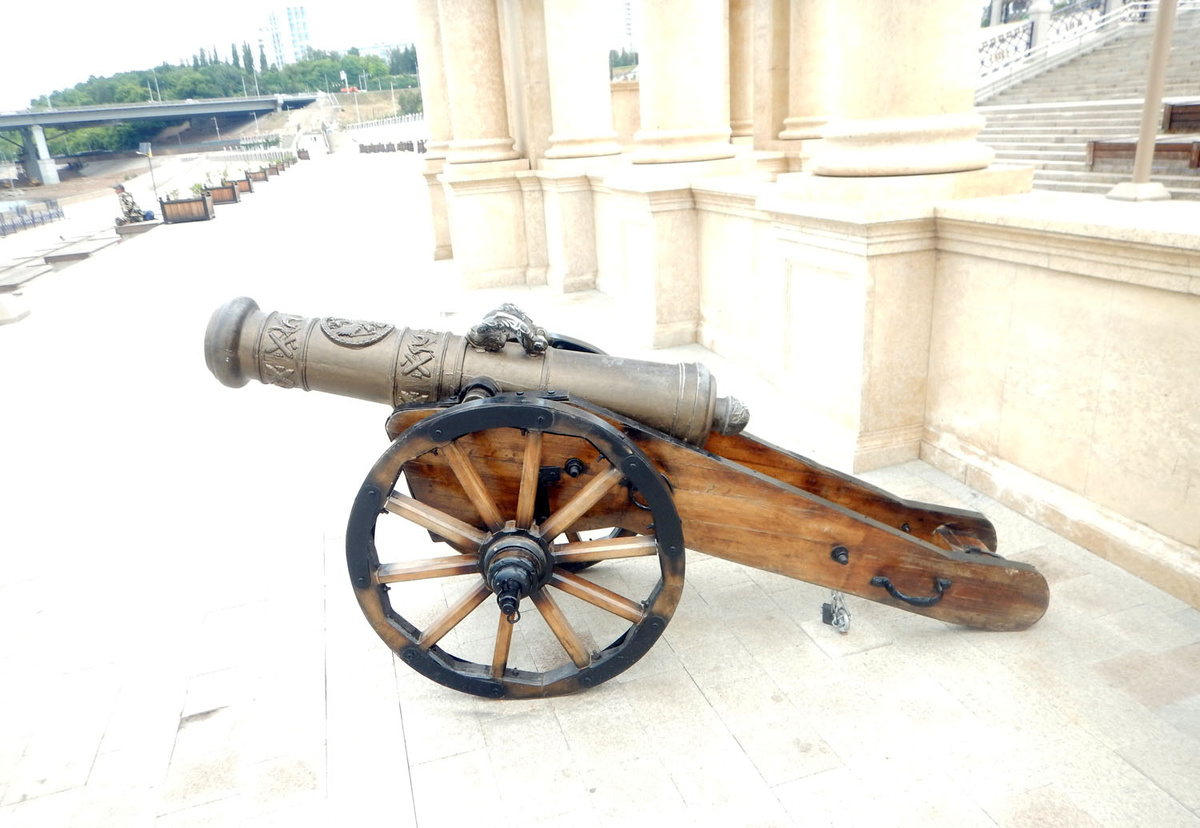 Арт-объект "пушки". Уфа, пристань, район Монумента Дружбы