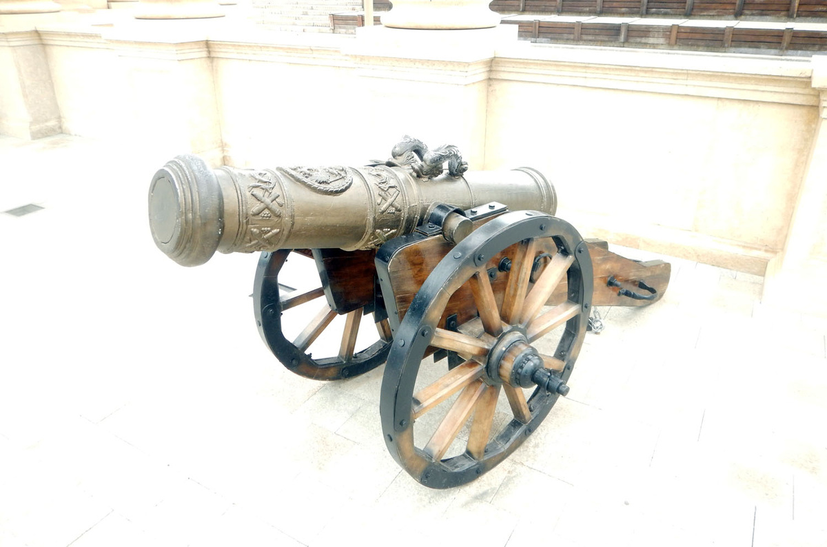 Арт-объект "пушки". Уфа, пристань, район Монумента Дружбы