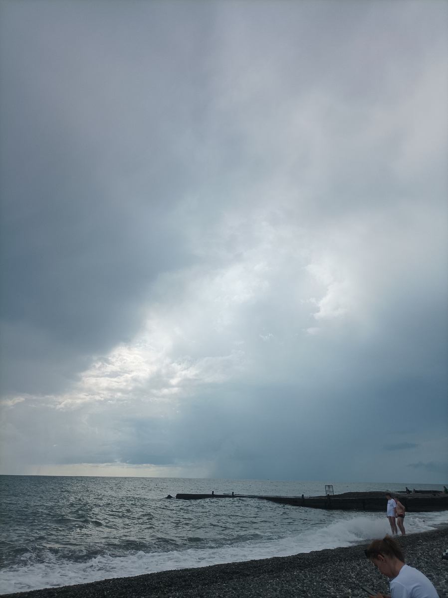 Вечер, гроза идёт 