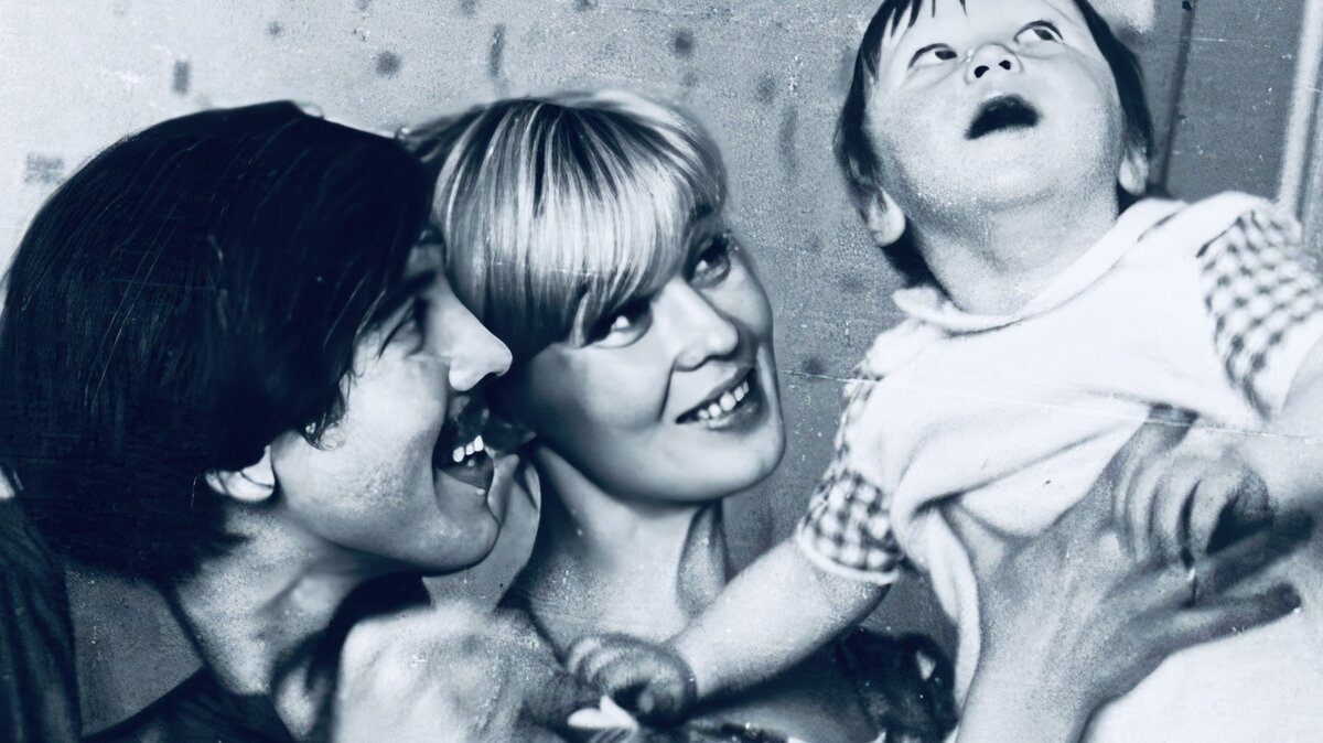 Валерий Золотухин и Нина Шацкая с сыном