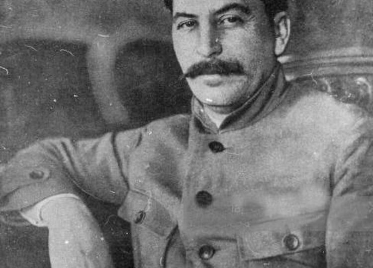 Когда Иосиф Сталин стал единолично руководить СССР то появилось стремление оказать внимание его "малой родине - Грузии"