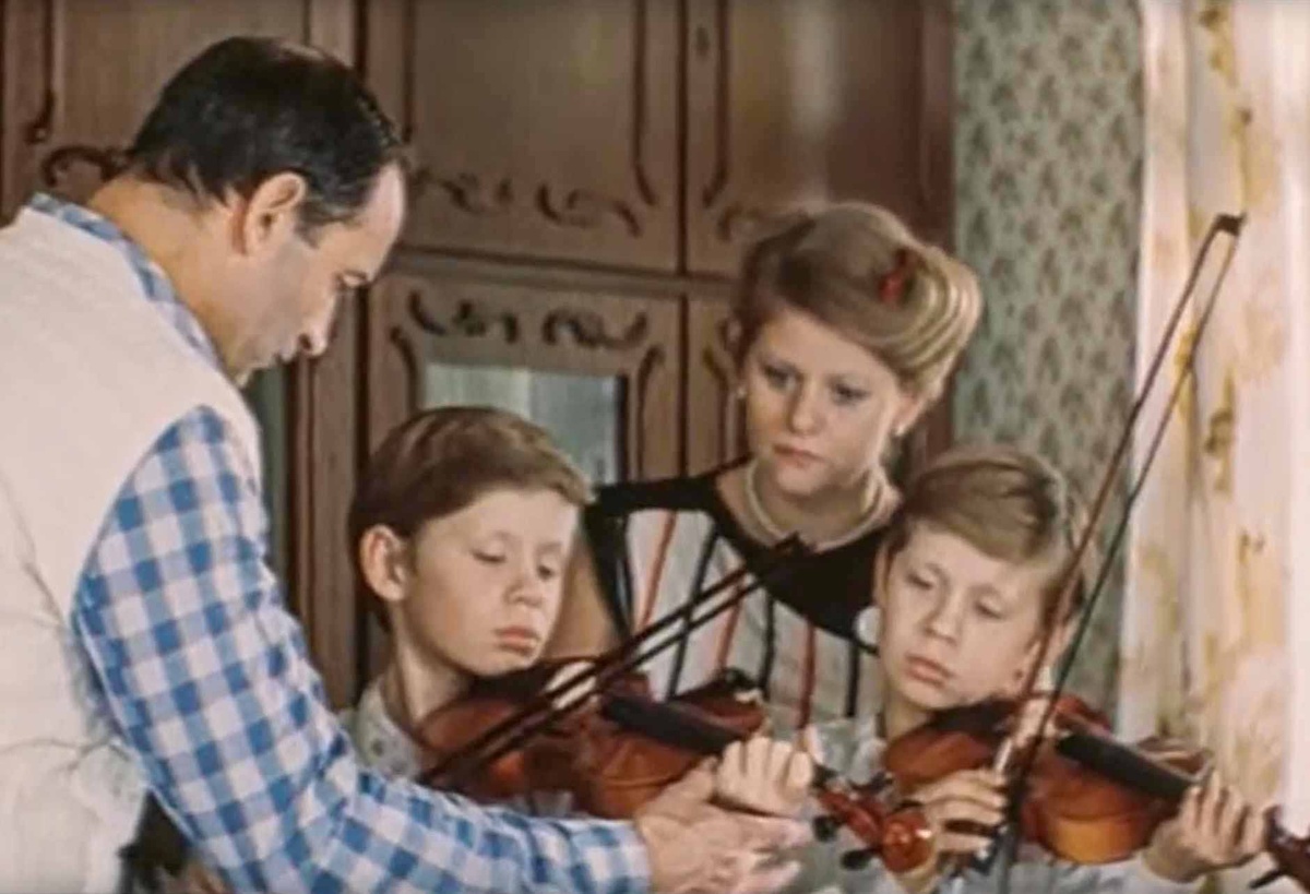 Кадр из фильма "Год телёнка"