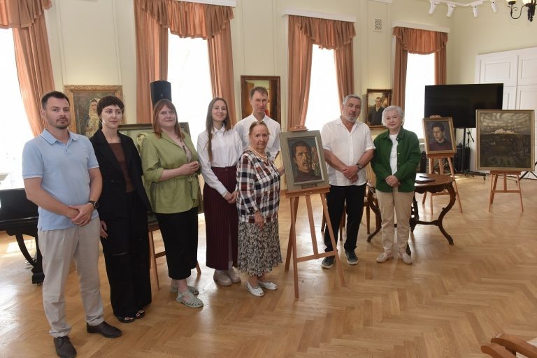    Оренбургскому областному музею ИЗО подарили больше 200 картин Полина Кузаева