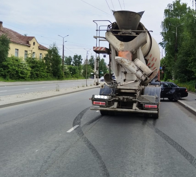    КамАЗ протаранил легковушку в ПетрозаводскеГАИ Петрозаводска