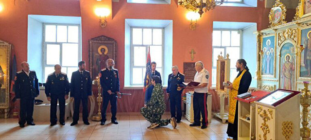 Чин верстания в казаки прошел в Тверской области. Каков обычай?