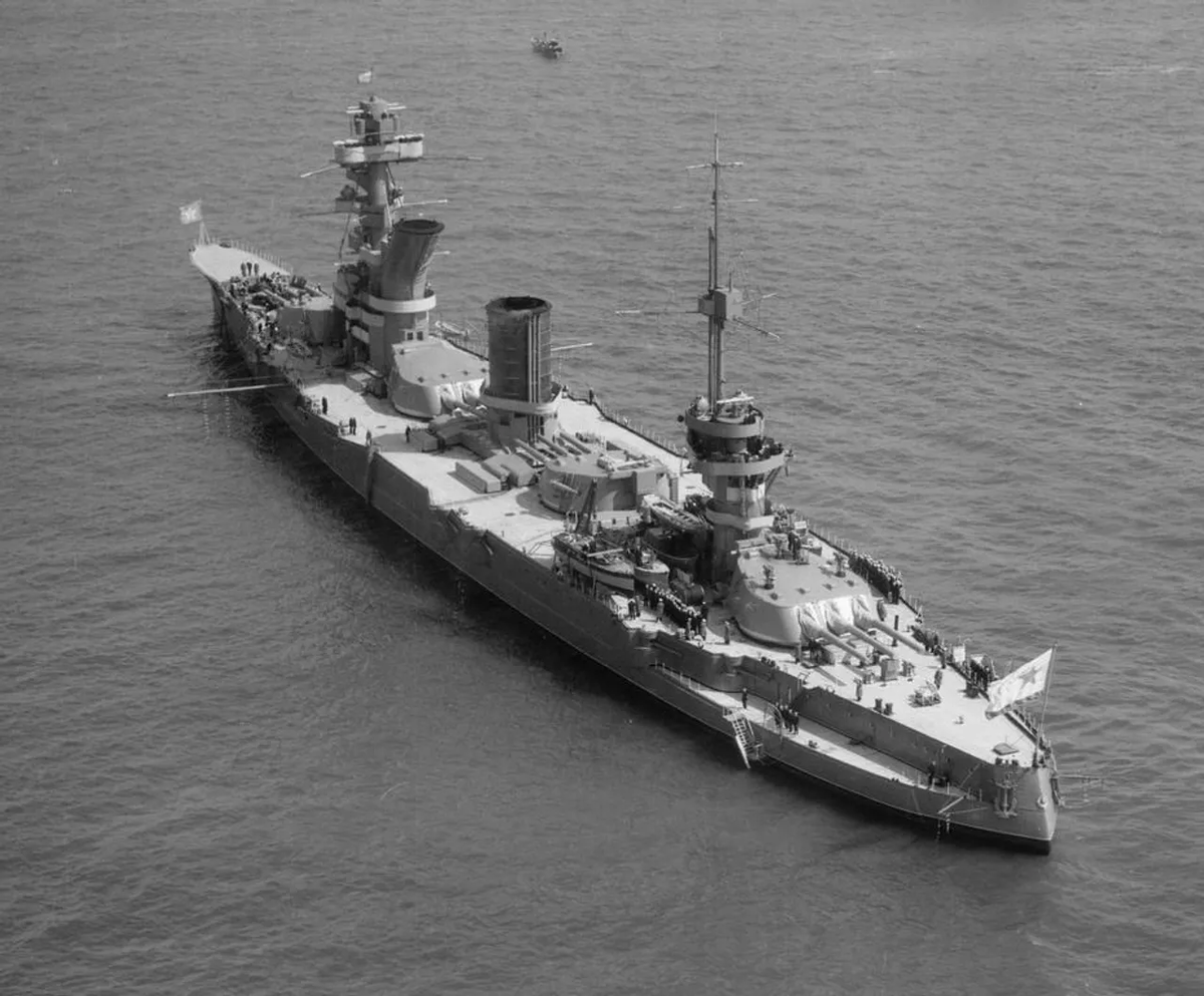 Линкор "Петропавловск" (в 1921-1943 годах назывался "Марат". Фото из открытых источников интернет