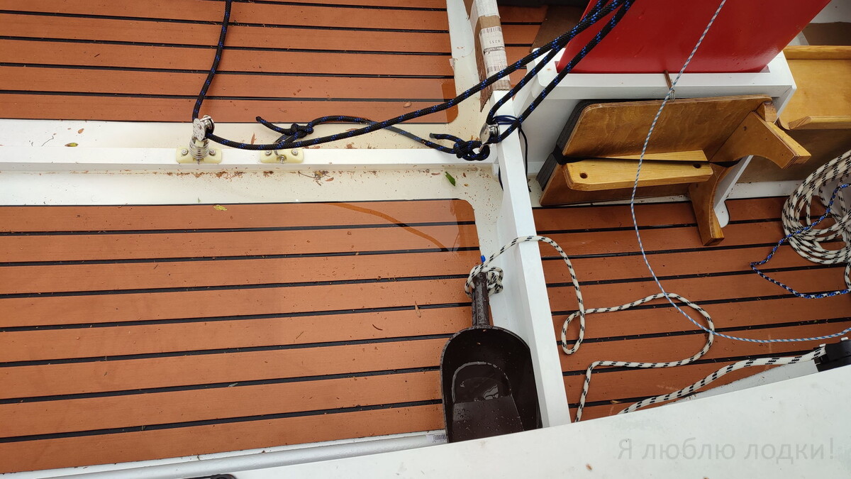 Ещё пару раз промакнуть губкой - и воды нет