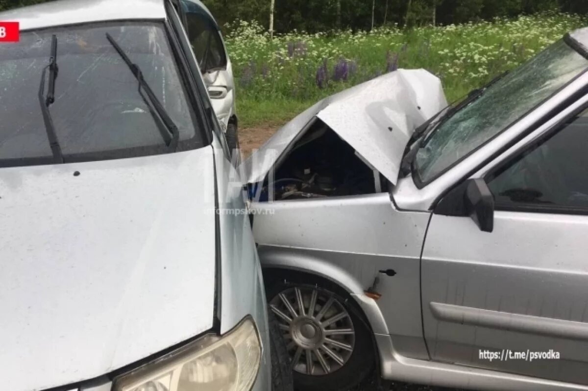    Шесть человек погибли и 21 пострадал в ДТП в Псковской области за неделю