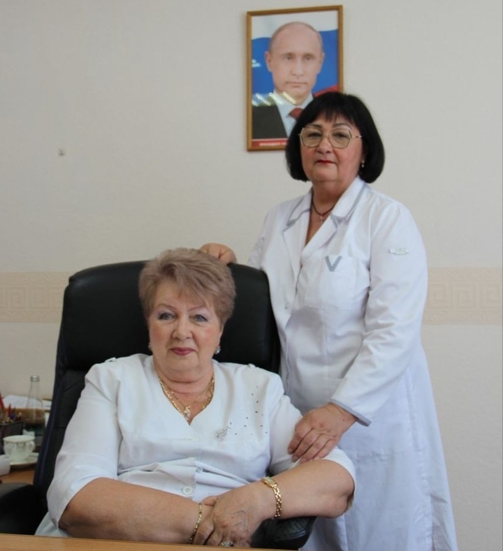     Людмила Ананьина и Елена Строганова. Фото: Лариса Селезнева