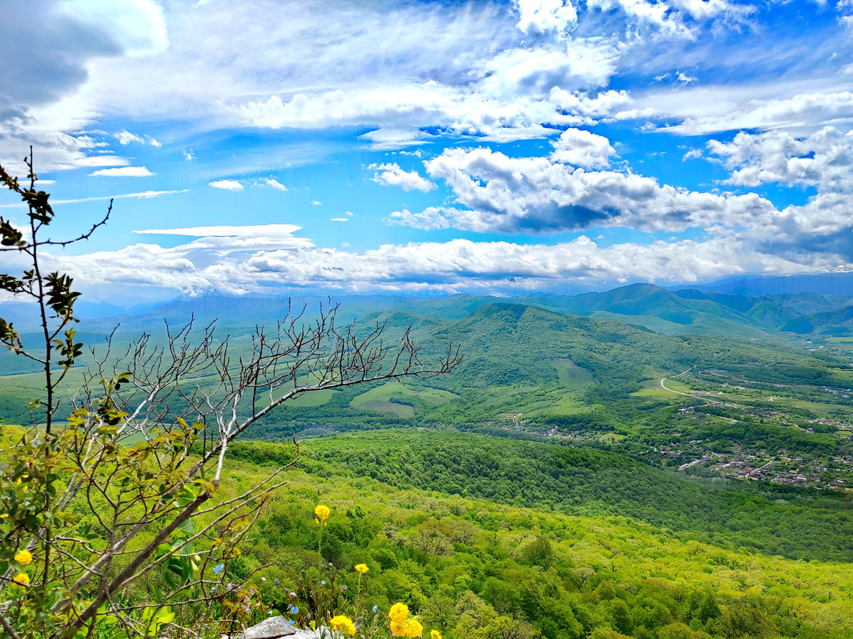 Панорама по дороге на скалу Чертов Палец в станице Даховская
