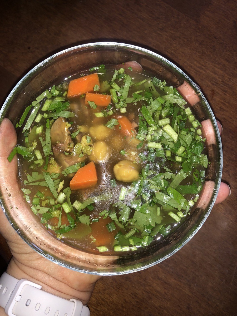 В супе четверть объема - мясо или рыба, если без хлеба едите, и половина, если с хлебом и овощным салатом. Если суп овощной, то к нему белковое дополнение - яйцо или кусок ветчины.