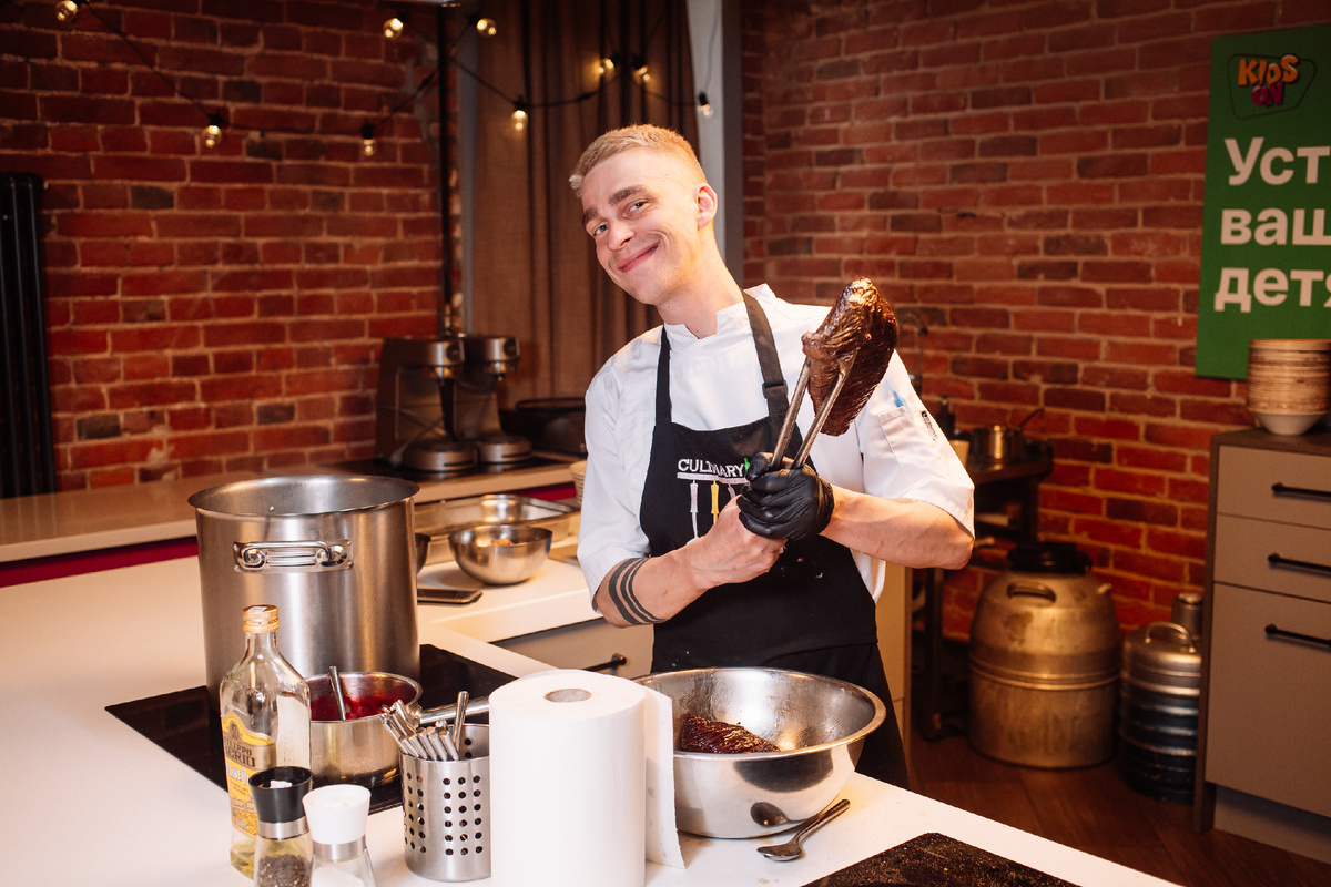 Как приготовить идеальный стейк: мастер класс по стейкам в Москве