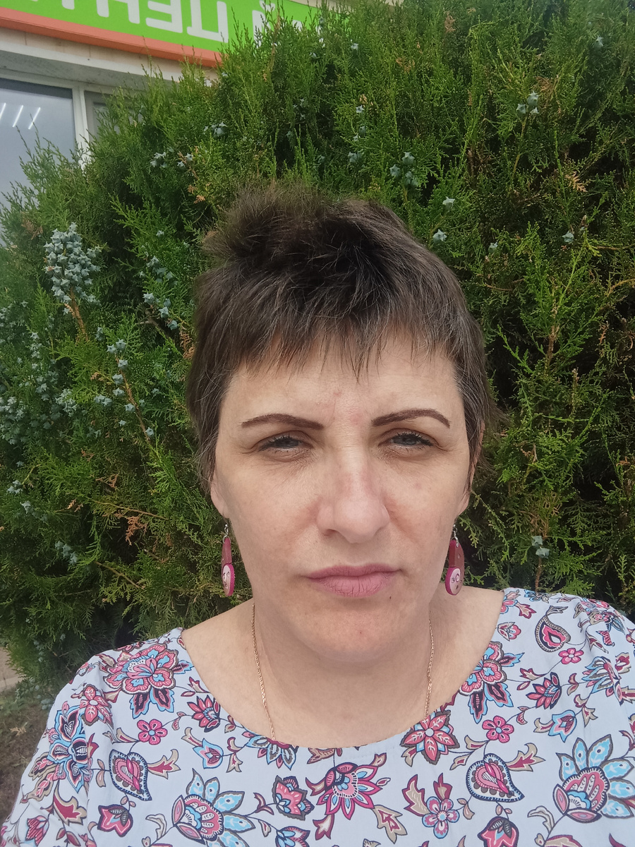 Видите, нет такого контрастного загара. Это на той фотке непонятно что вышло) 