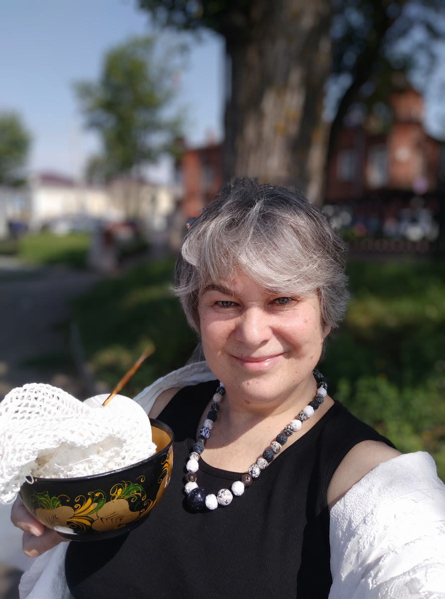 Светлана, автор блога с новым вязанием, потому что связанная ранее туника оказалась хоть и прекрасной, и уникальной, и по размеру, но... Это будет отдельная история, если решусь-таки сфотографироваться в образе. Интрига! 