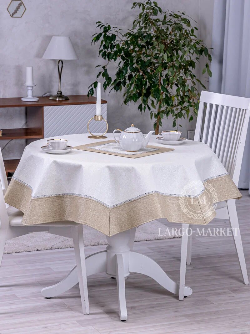  Белая скатерть с блестками и бежевым кантом от Ларго-маркет