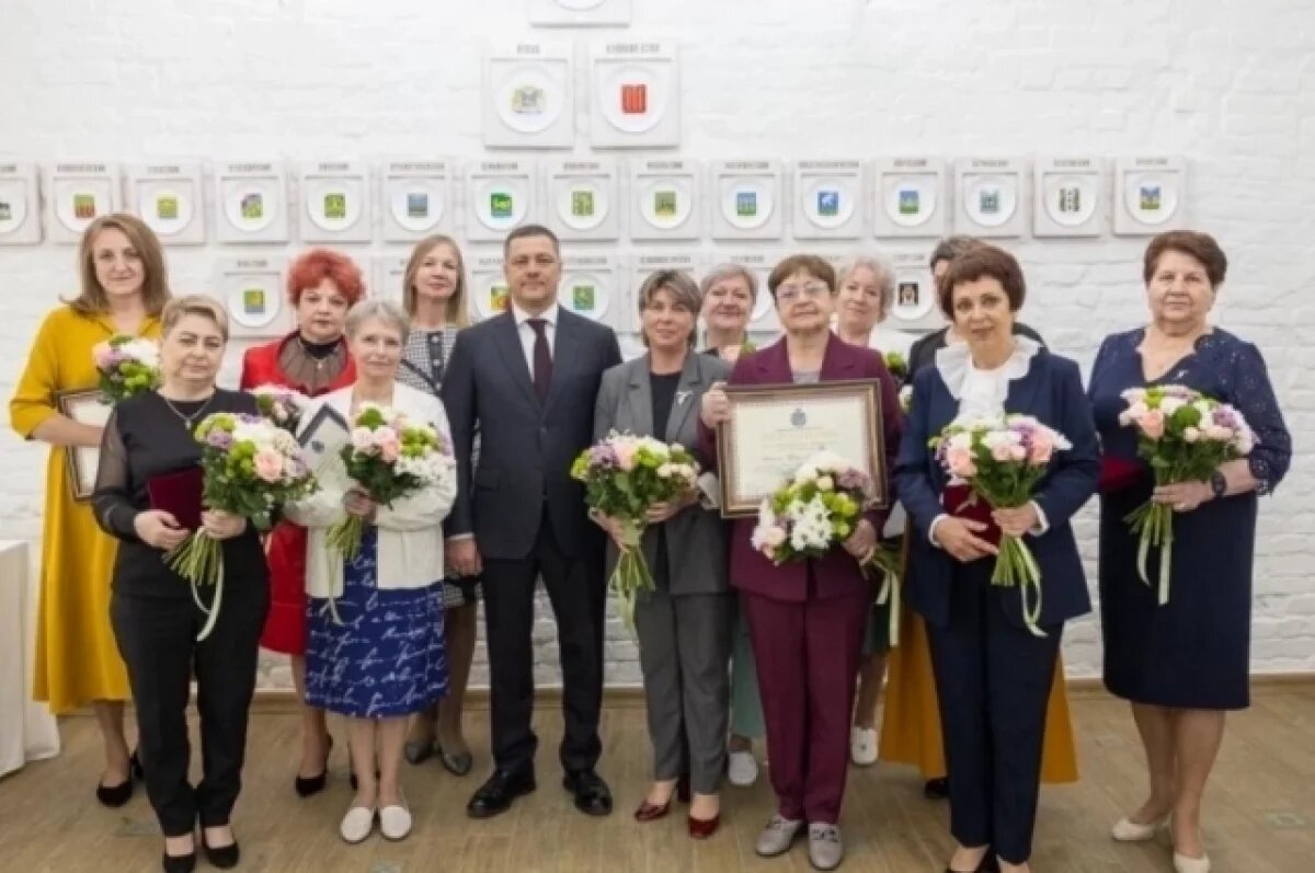    Лучших медработников наградили в Псковской области