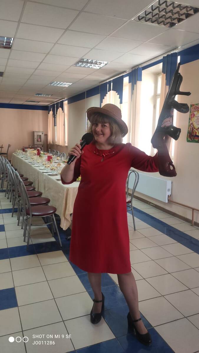 На юбилее в столовой возле стадиона.Одна из немногих фото,где не использовала приложение для обработки фотографий.