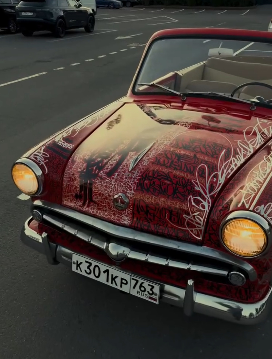 Покрас Лампас расписал редкий «Москвич-407»
