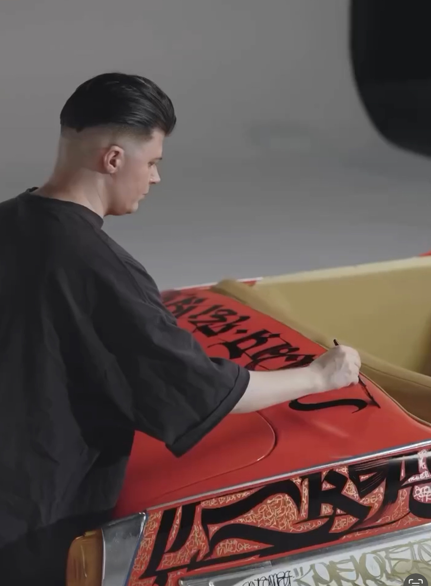 Покрас Лампас расписал редкий «Москвич-407»