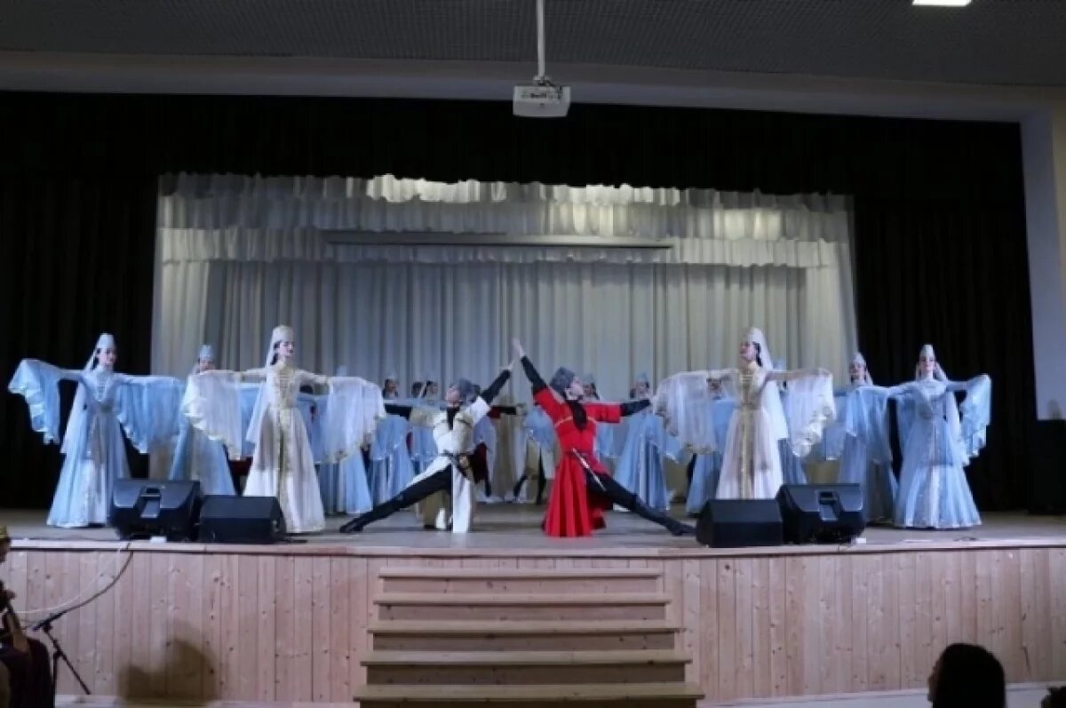    Ансамбль народного танца Адыгеи «Нальмэс» выступит в Теучежском районе РА