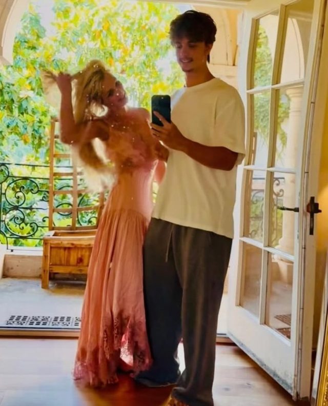    Бритни Спирс с младшим сыном. Фото: социальные сети