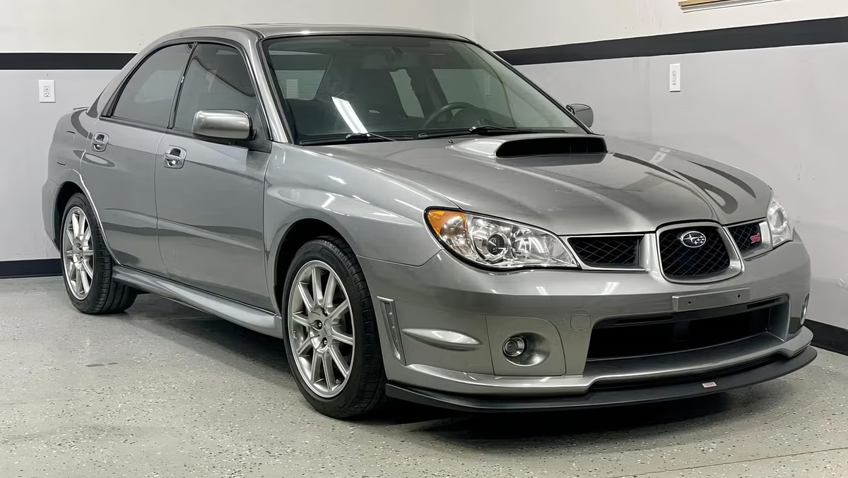 ©Bring a Trailer ©Subaru 