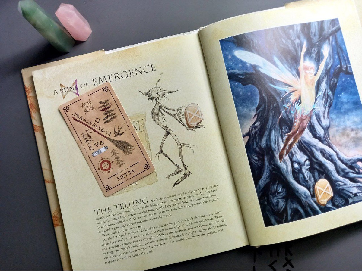 Материал взят из "The Runes of Elfland Книга", авторы:Ари Берк и Брайан Фрауд.