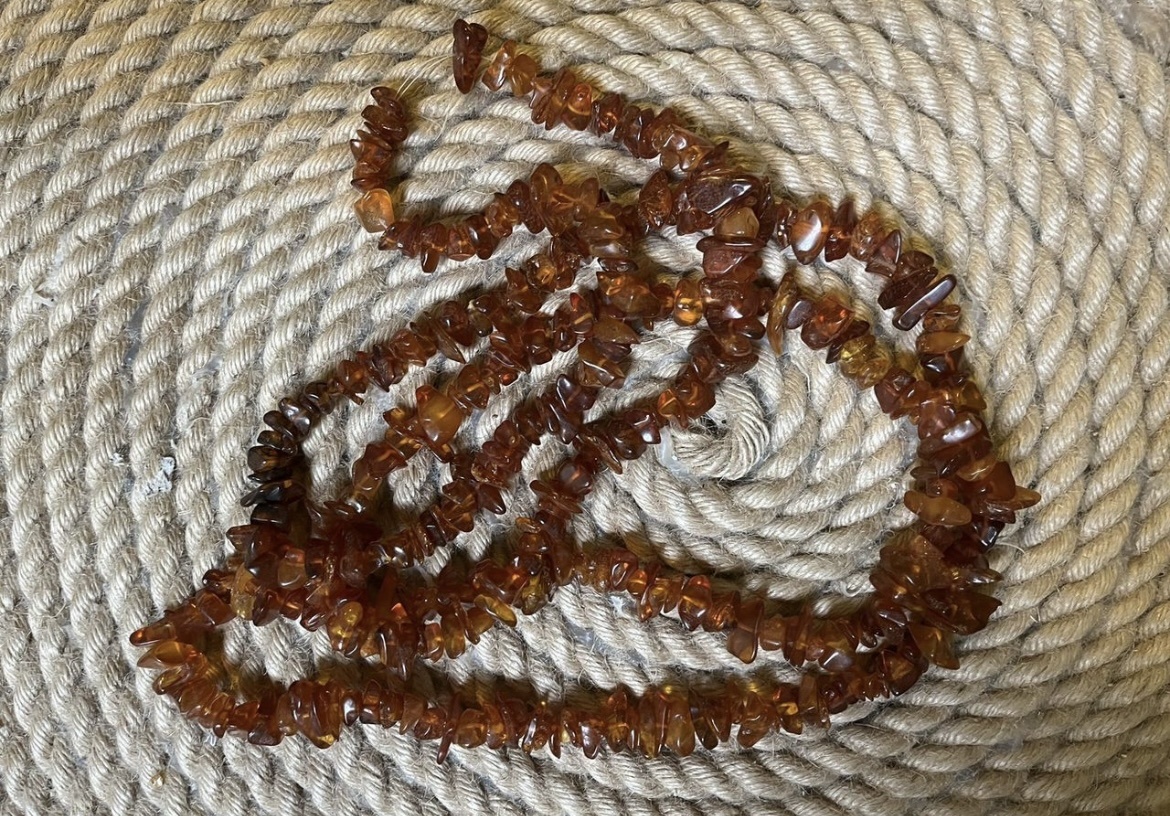 Янтарные бусы