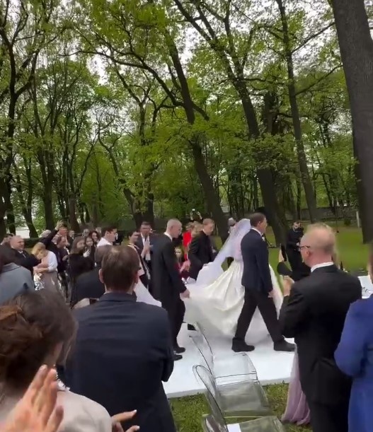  Сергей Кириенко пришёл на свадьбу дочки Турчака с женой. Кадр из видео. Соцсети