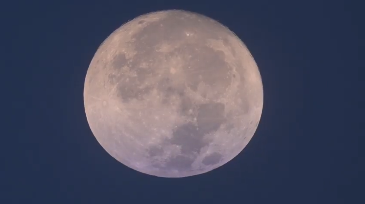     Красноярский космонавт Кирилл Песков показал скрывающуюся за горизонтом Луну