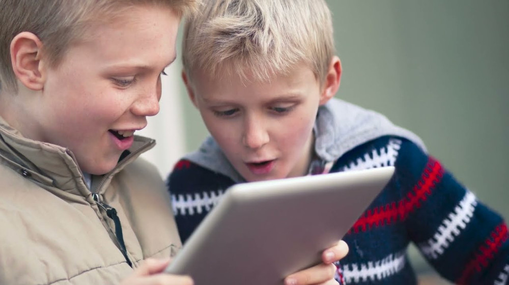    Общие аккаунты: опасные игры школьников