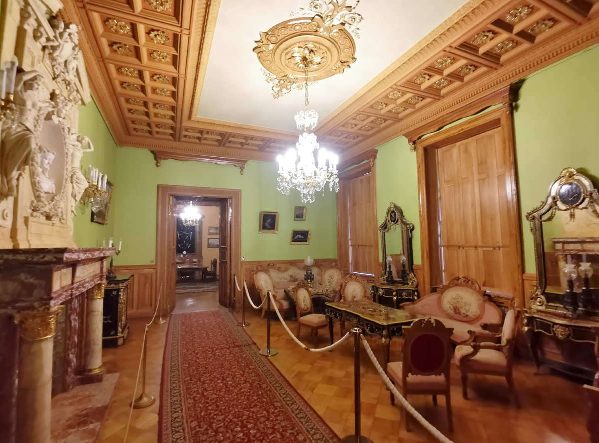 Гостиная Генриха II. Фото автора.