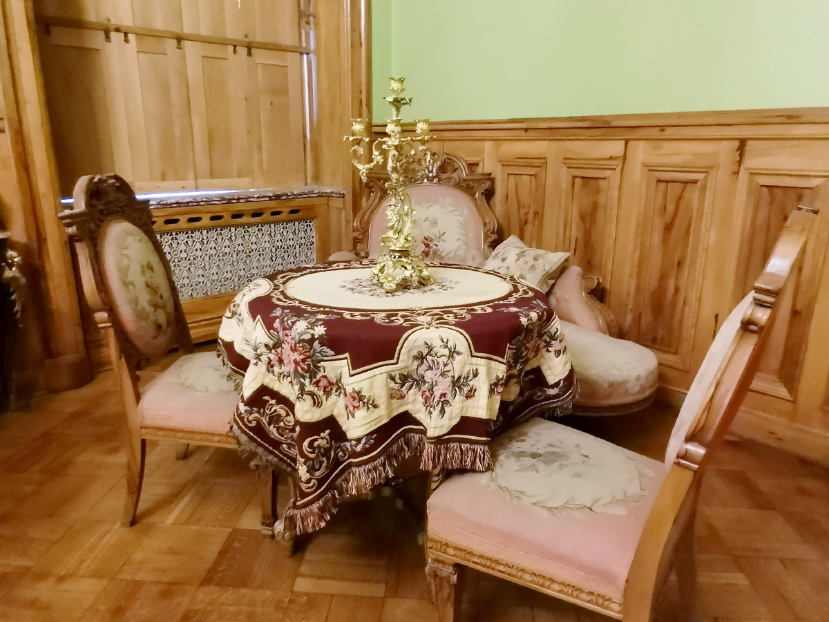 Гостиная Генриха II. Фото автора.