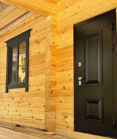 Входная дверь в частный дом. Фото от клиента Фабрики дверей