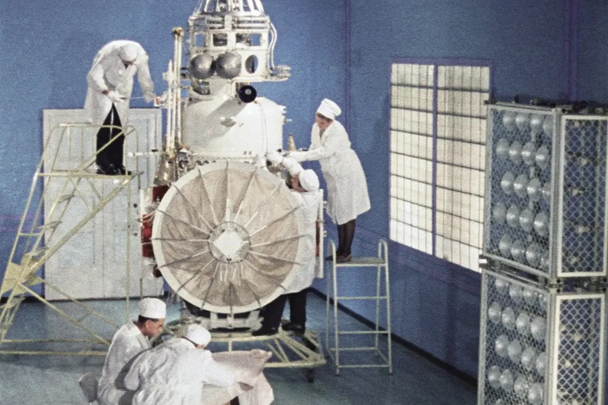 Советский венерианский зонд «Венера-6». «Космос-482» тоже планировалось запускать к Луне, он был очень похож на "Венеру-6". Источник: Sovfoto/Universal Images Group via Getty Images
