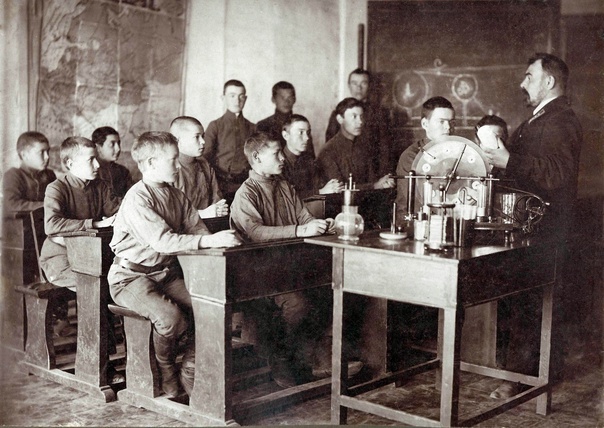  Урок в народном училище 