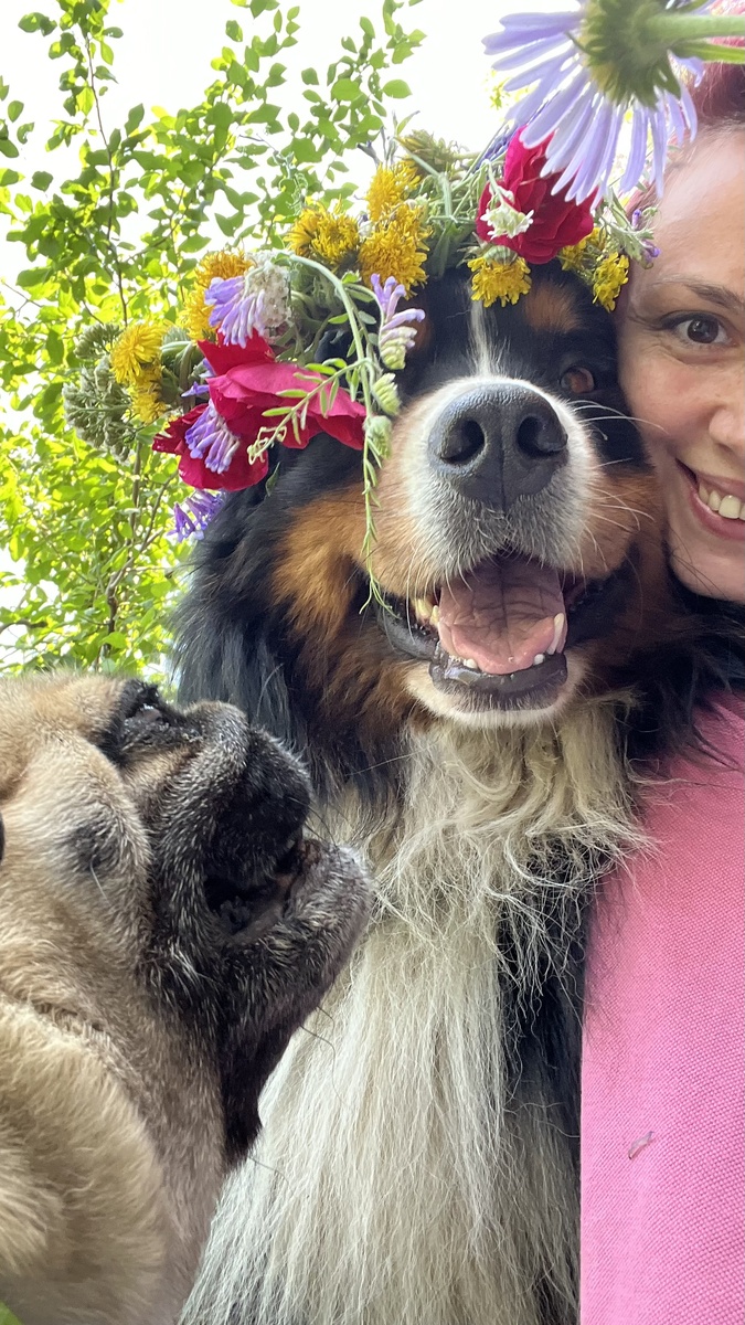 Фотография автора с любимцами из личного архива.